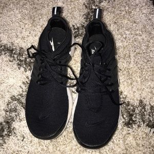 Nike air tennis shoes